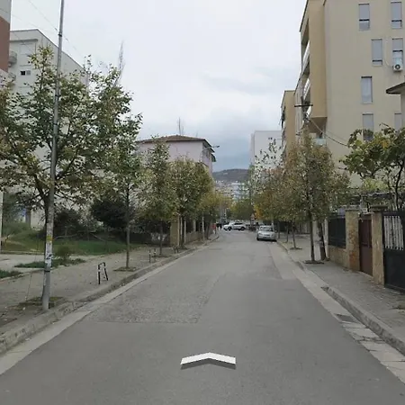 Apartment Alloggio Komuna E Parisit