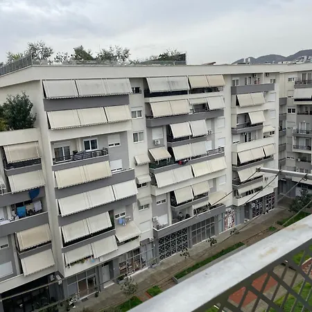 Apartment Alloggio Komuna E Parisit