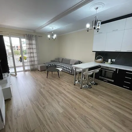 Apartment Alloggio Komuna E Parisit *