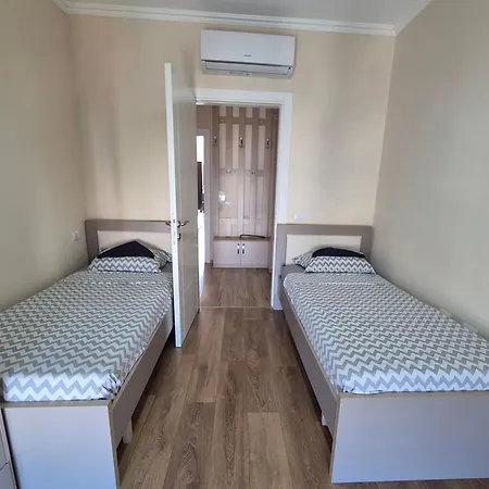 Alloggio Komuna E Parisit Tirana